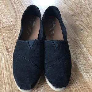Suede Toms slip ons